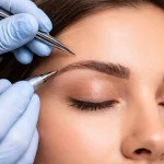 کاشت ابرو برای جای بخیه و اسکار در تبریز؛ راهکار تخصصی ترمیم ابرو با نتایج طبیعی